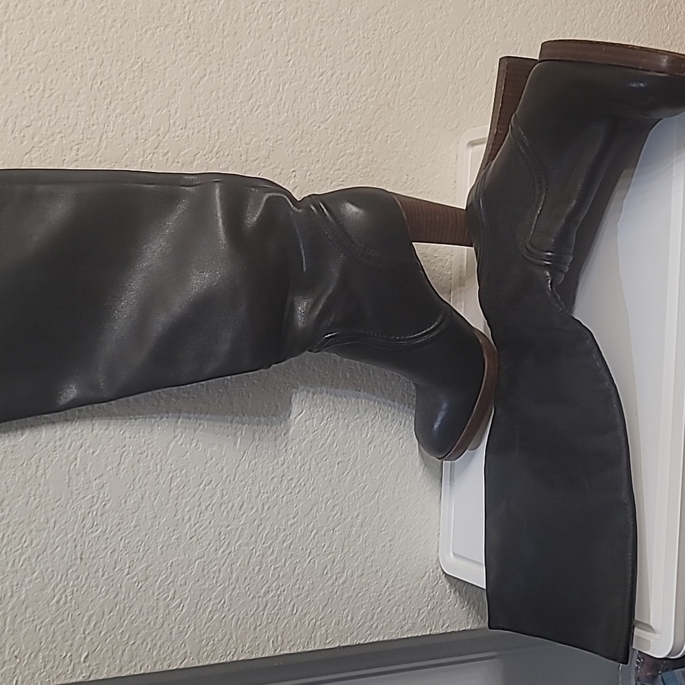 Rare! Michael KORS tall black leatherpull-on (wood block heal) boots.